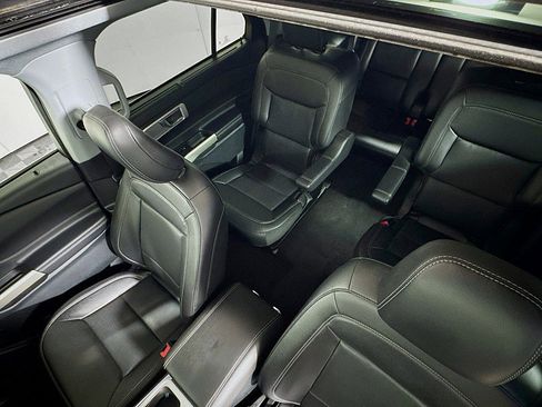 Used 2022 Ford Explorer Limited w/ Equipment Group 301A image 14