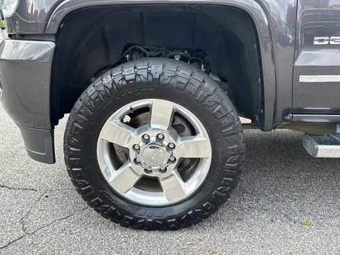 Used 2016 GMC Sierra 2500 Denali w/ Duramax Plus Package AWD/4WD image 11