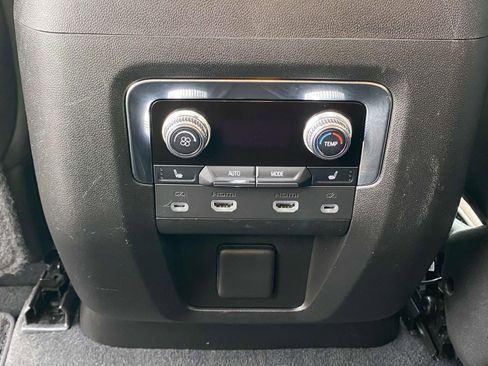 Used 2023 GMC Yukon Denali Ultimate image 13