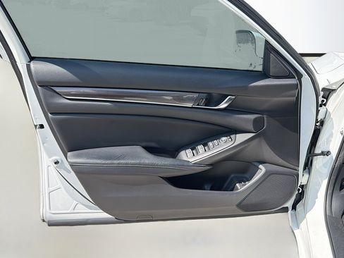 Used 2018 Honda Accord Sport image 19