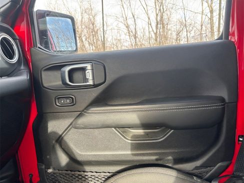 Used 2023 Jeep Gladiator Overland image 31