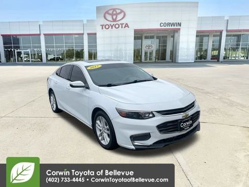Used 2017 Chevrolet Malibu LT image 2