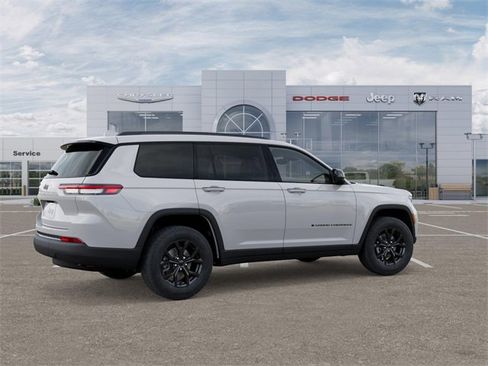 New 2025 Jeep Grand Cherokee L Laredo image 2