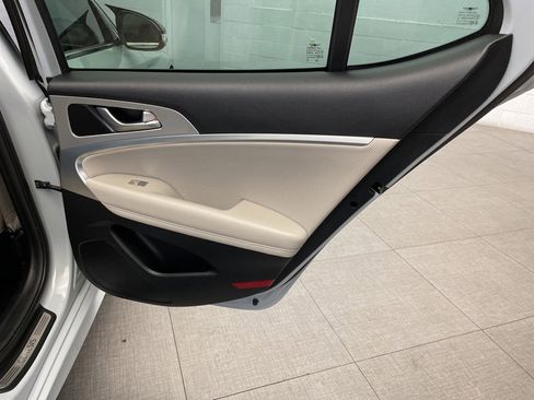 Used 2022 Genesis G70 3.3T image 32