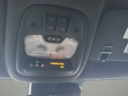 Used 2021 Chevrolet TrailBlazer RS w/ Sun and Liftgate Package image 18