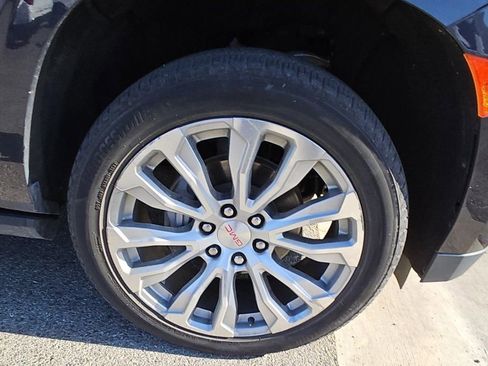 Used 2023 GMC Yukon XL Denali AWD/4WD image 7