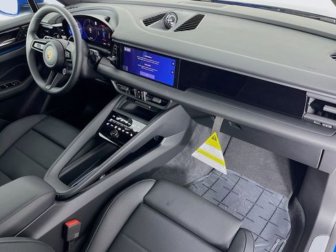 New 2026 Porsche Macan 4 Electric image 27