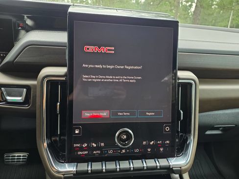 New 2026 GMC Yukon Denali Ultimate w/ LPO, Floor Liner Package AWD/4WD image 35