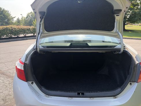 Used 2015 Toyota Corolla LE FWD image 19