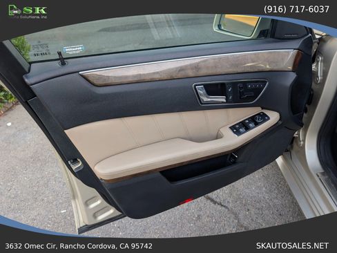 Used 2010 Mercedes-Benz E 350 4MATIC Sedan image 26