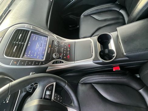 Used 2019 Lincoln Nautilus Premier AWD/4WD image 27