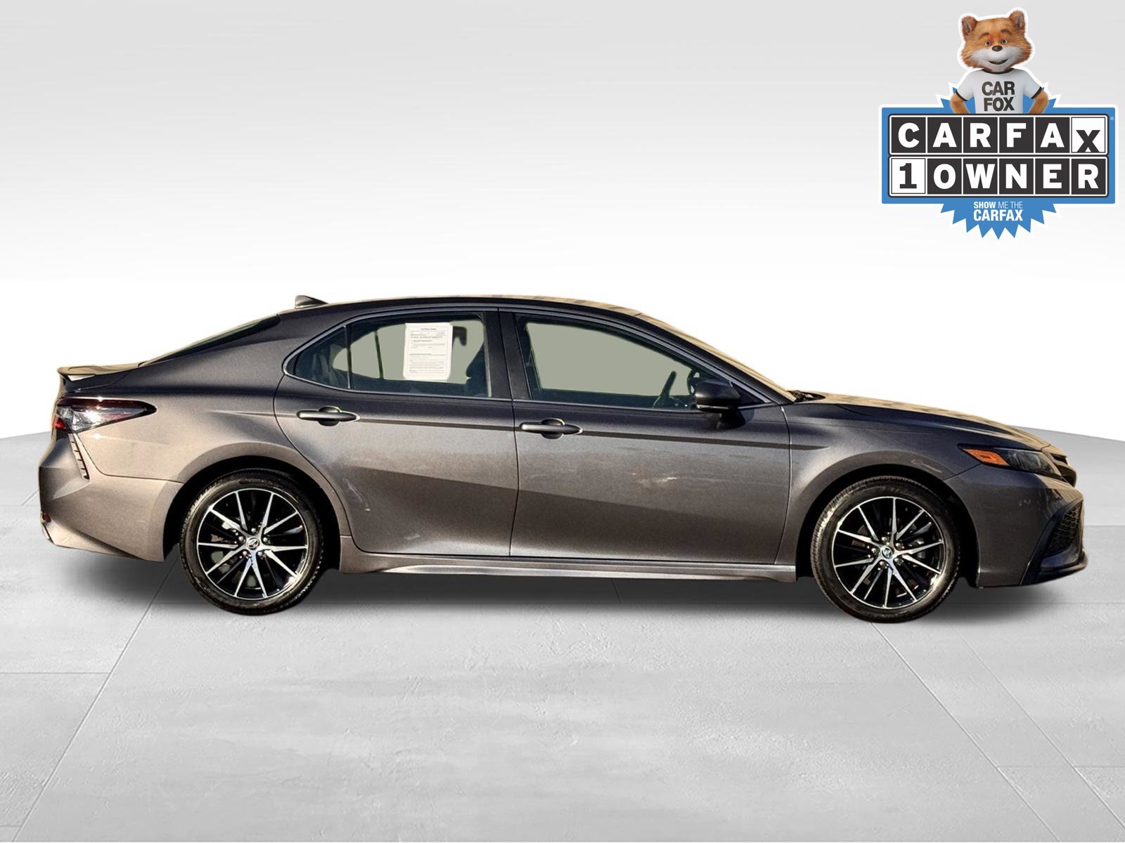 Used 2024 Toyota Camry SE FWD image 3