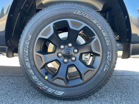 New 2026 RAM 1500 4x4 Crew Cab image 9