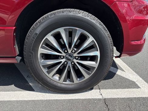 Used 2016 Lincoln Navigator Select AWD/4WD image 11