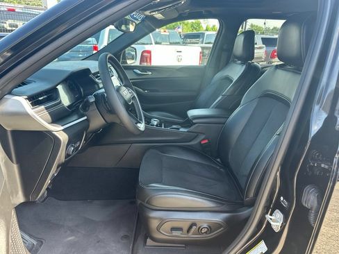 Used 2024 Jeep Grand Cherokee Altitude AWD/4WD image 15