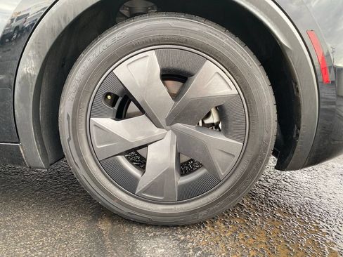 Used 2024 Toyota Prius LE FWD image 17
