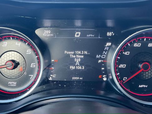 Used 2022 Dodge Charger SXT image 40