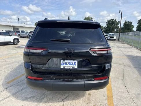 Used 2023 Jeep Grand Cherokee L Laredo RWD image 11