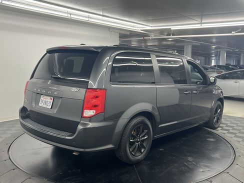 Used 2019 Dodge Grand Caravan SE image 4