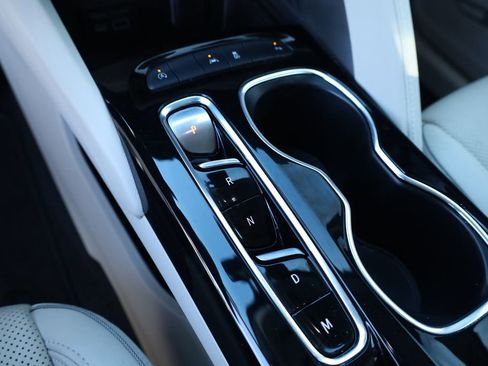 Used 2022 Buick Envision Essence w/ Technology Package I image 9