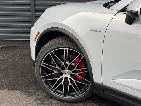 New 2025 Porsche Macan 4S Electric AWD/4WD image 12
