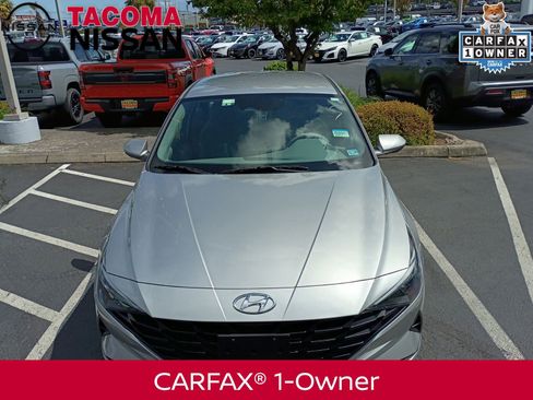 Used 2021 Hyundai Elantra SEL w/ Preferred Accessory Package FWD image 2