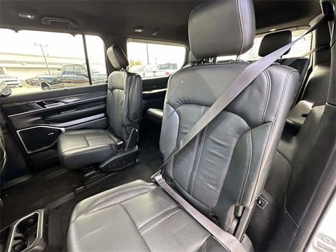 Used 2022 Jeep Wagoneer Series III w/ Convenience Group I image 15