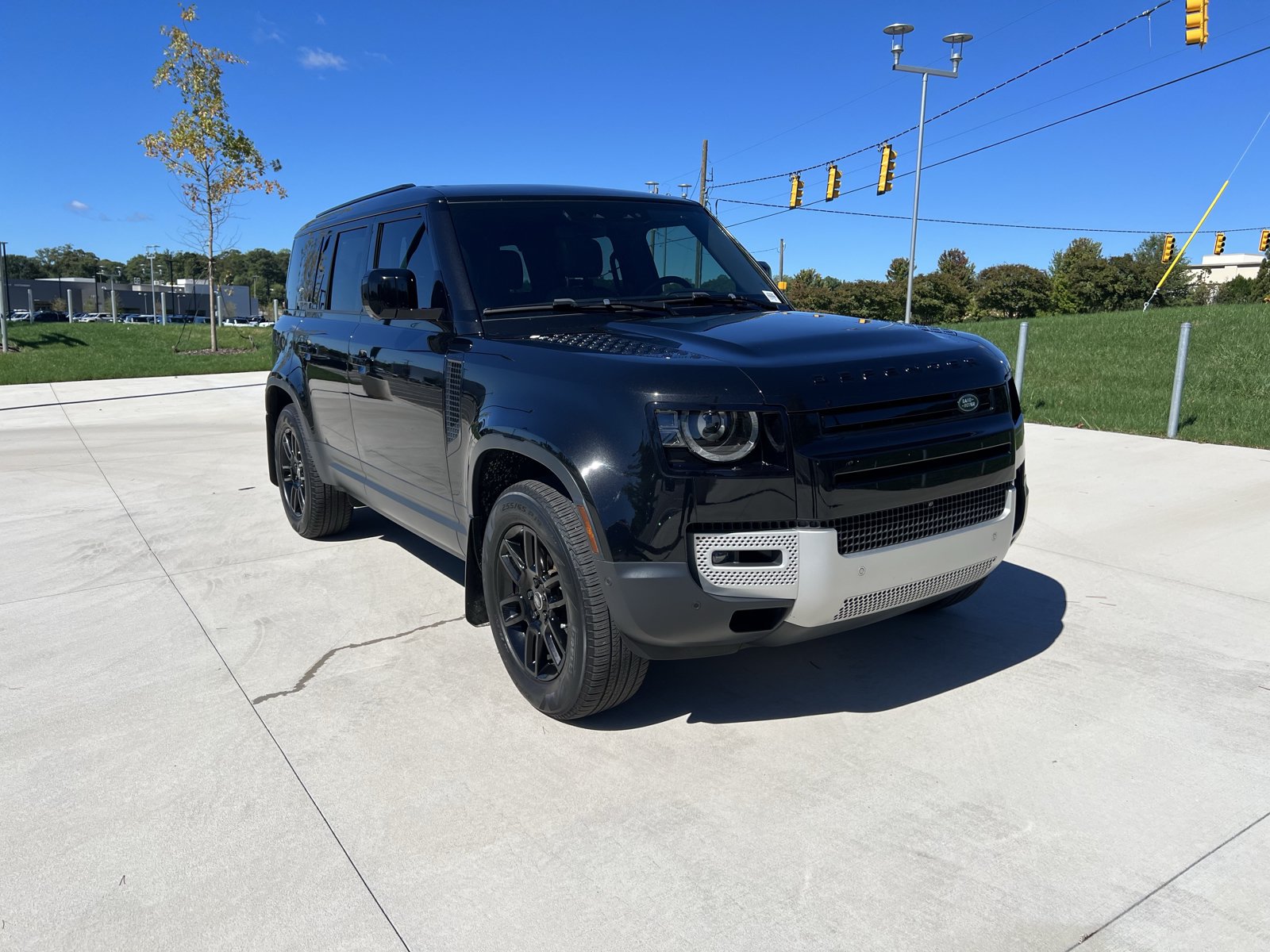 Used 2024 Land Rover Defender 110 S AWD/4WD image 1