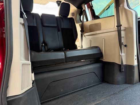Used 2014 Dodge Grand Caravan SXT image 24
