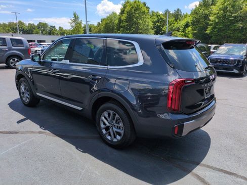 Used 2025 Kia Telluride LX FWD image 5