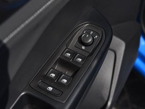 Used 2025 Volkswagen Taos SE AWD/4WD image 8