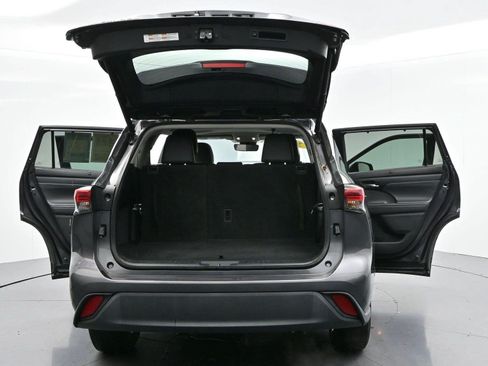 Used 2022 Toyota Highlander XLE FWD image 50