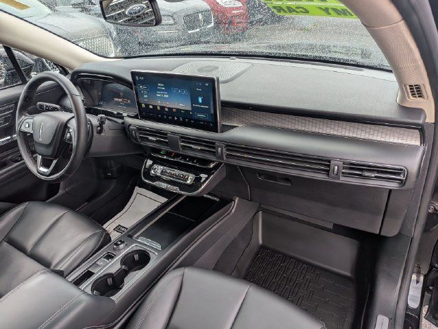 Used 2023 Lincoln Corsair AWD image 20