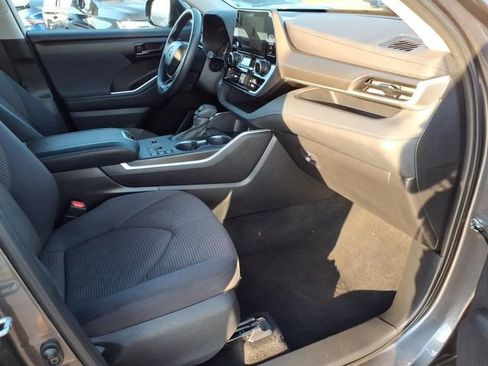Used 2023 Toyota Highlander L FWD image 26
