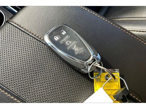 Used 2019 Chevrolet Traverse Premier image 13