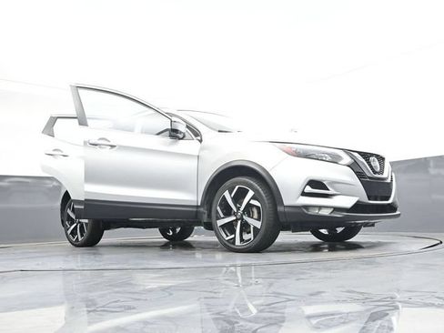 Used 2022 Nissan Rogue Sport SL w/ Premium Package FWD image 41