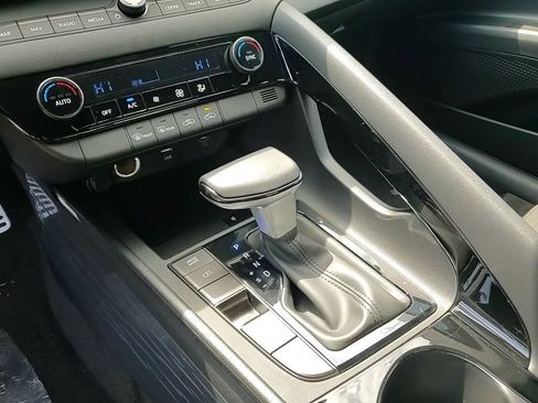 New 2025 Hyundai Elantra SEL image 21