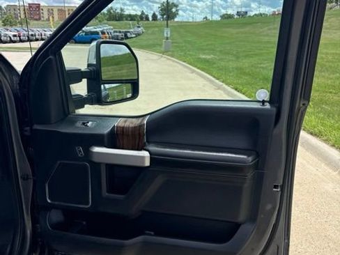 Used 2019 Ford F150 Lariat w/ Equipment Group 502A Luxury AWD/4WD image 3