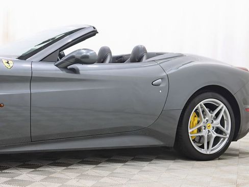 Used 2016 Ferrari California T image 4