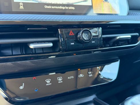 New 2026 Nissan Kicks SR image 17