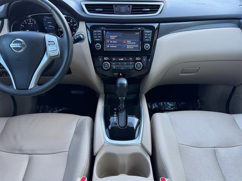 Used 2016 Nissan Rogue SL w/ SL Premium Package image 26