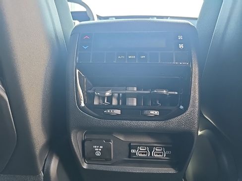 New 2025 Jeep Grand Cherokee L Altitude image 8