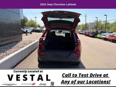 Used 2016 Jeep Cherokee Latitude AWD/4WD image 10