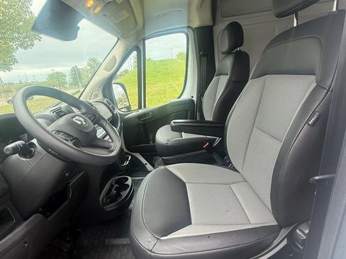 Used 2026 RAM ProMaster 2500 w/ Convenience Group FWD image 9