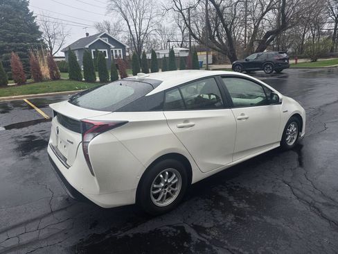 Used 2018 Toyota Prius Three w/ Advanced Technology Package image 9