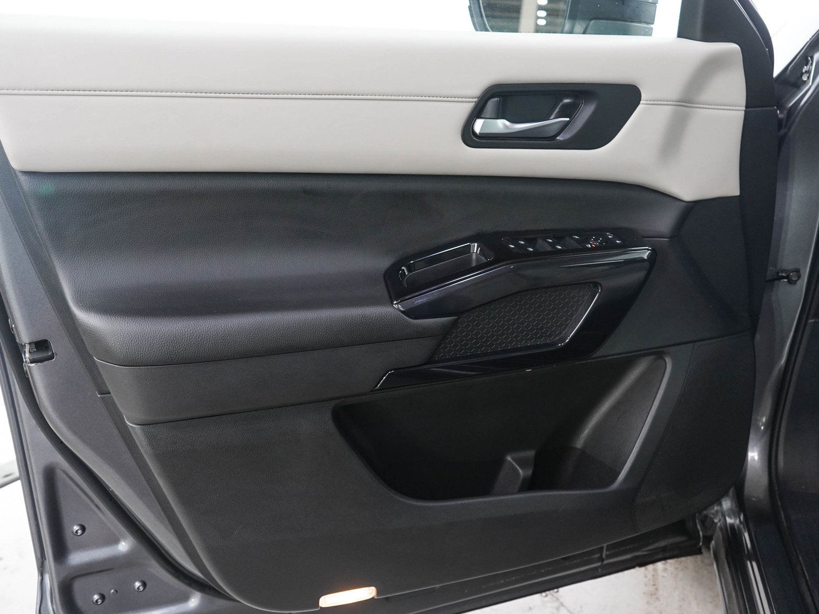Used 2022 Nissan Pathfinder SV w/ SV Premium Package AWD/4WD image 21