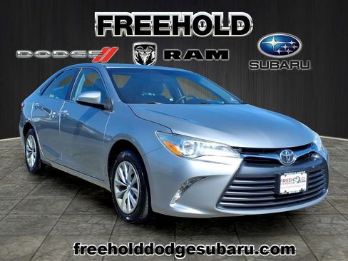 Used 2016 Toyota Camry LE image 1