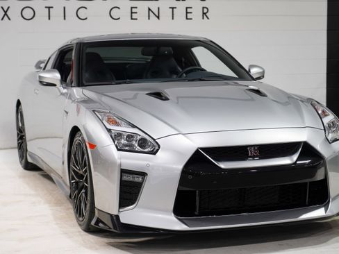 Used 2020 Nissan GT-R Premium AWD/4WD image 30