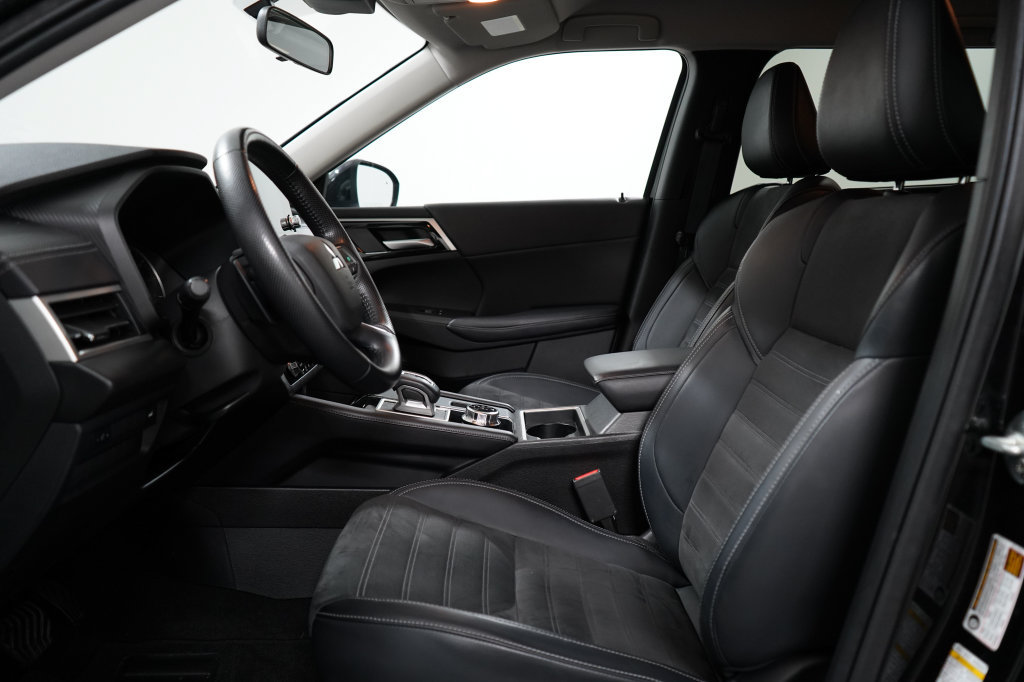 Used 2023 Mitsubishi Outlander SE Black Edition AWD/4WD image 13