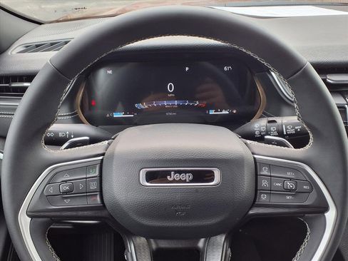 Used 2025 Jeep Grand Cherokee Laredo X image 22